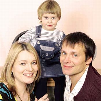 Виктория Толстоганова с семьей: бывшим мужем Андреем Кузичевым и дочерью фото