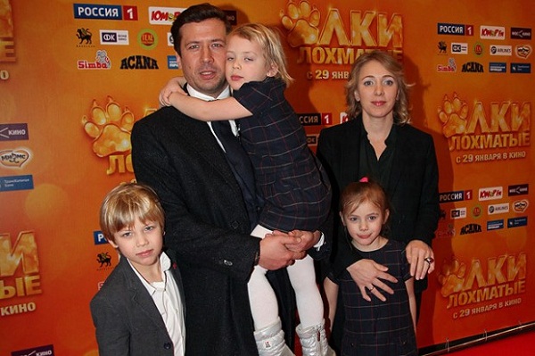 Андрей Мерзликин с семьей женой и детьми фото