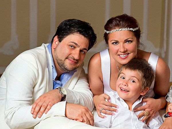 Анна Нетребко с семьей сыном и мужем фото
