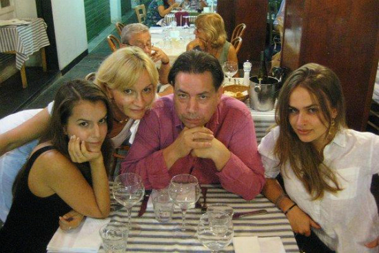 Анна Якунина с семьей мужем и дочерьми фото