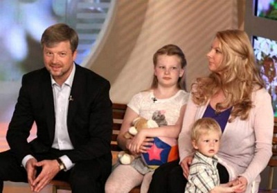Валдис Пельш с семьей женой и детьми фото