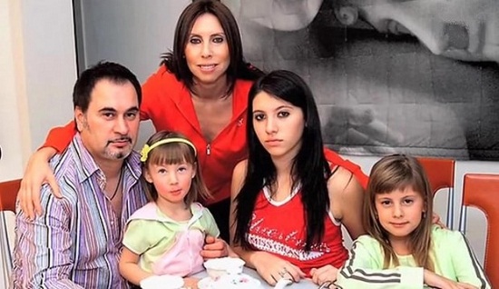 Валерий Меладзе с семьей женой и дочерьми фото
