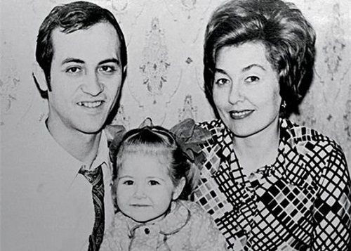 Василиса Володина в детстве с родителями фото