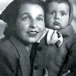 Вячеслав Добрынин в детстве с мамой фото