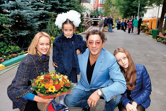 Григорий Лепс с женой и дочками фото семья