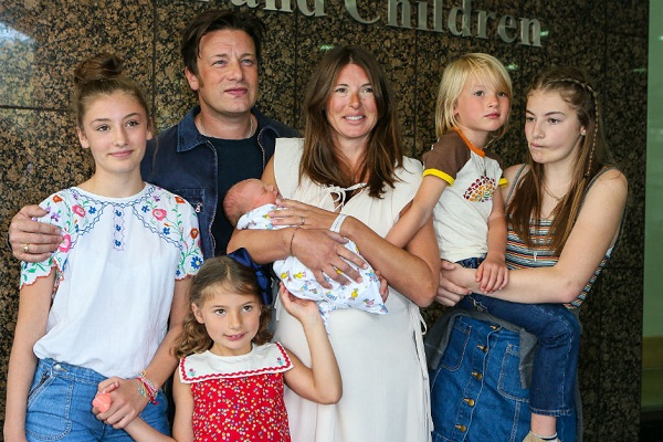 Джейми Оливер с семьей женой и детьми фото