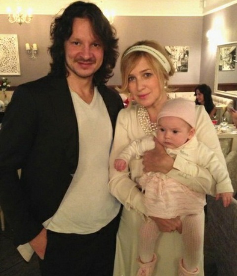 Ирина Гринёва с семьей мужем и дочерью фото