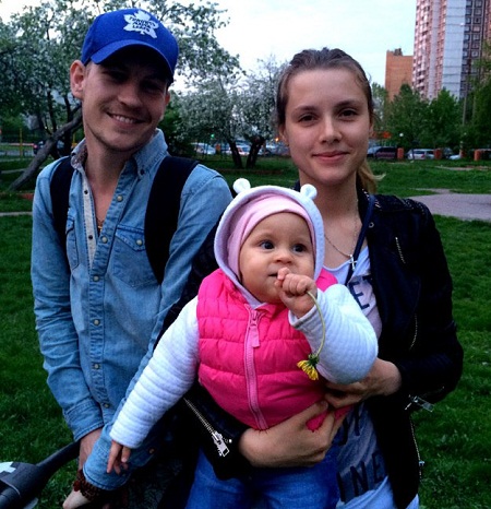Любовь Баханкова с мужем Никитой Тезиным и дочерью фото