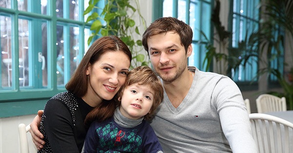 Михаил Гаврилов с семьей женой Анной Носатовой и сыном Андреем фото