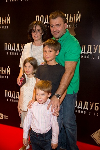 Михаил Пореченков с женой и детьми фото