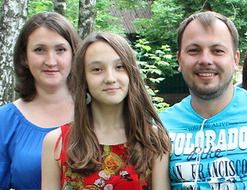 Ярослав Сумишевский с семьей женой и дочерью фото