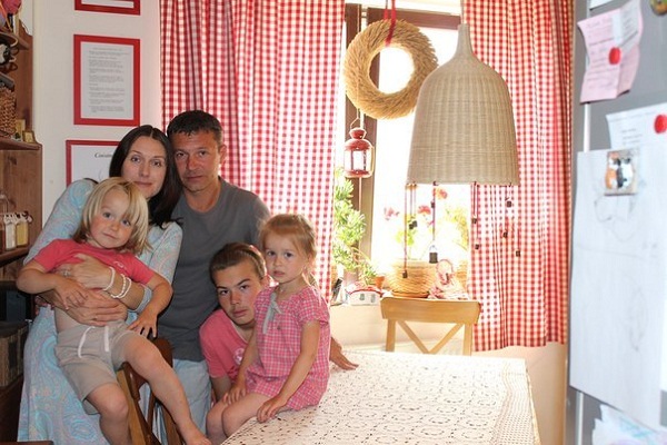 Никита Салопин с семьей женой и детьми фото