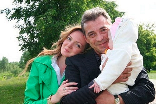 Николай Добрынин с супругой и дочерью фото