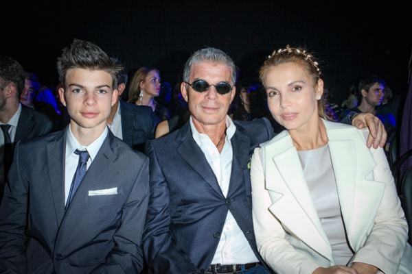 Олег Газманов с семьей женой и сыном фото