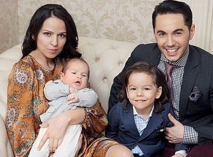 Тимур Родригез с семьей женой Анной и детьми фото