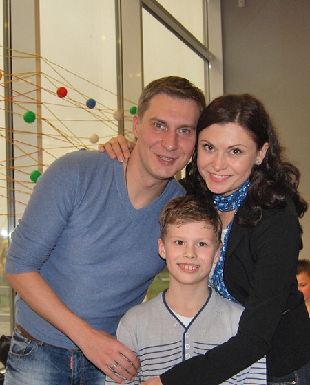 Яков Кучеревский с женой и сыном семья фото