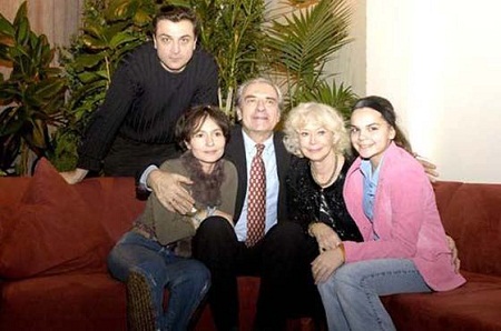 Александр Лазарев младший с семьей женой дочкой и родителями фото